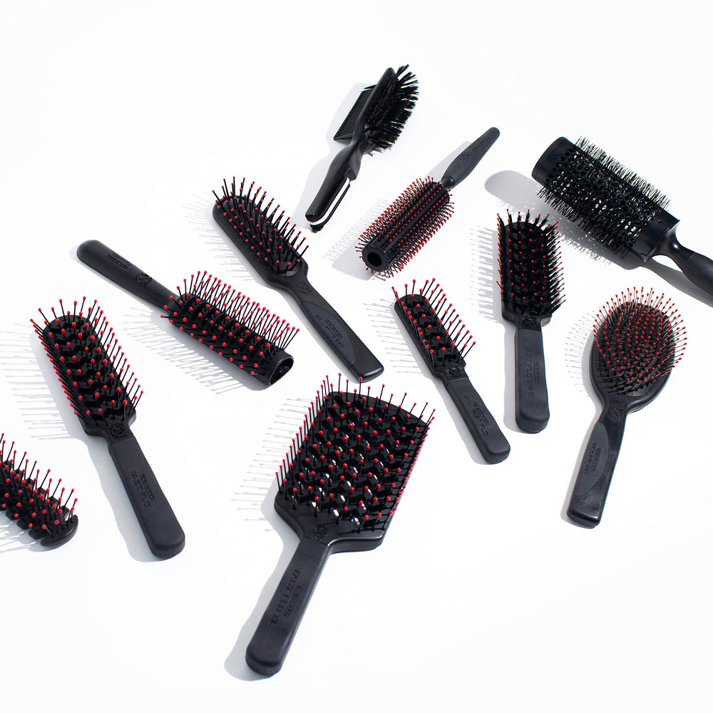 Cricket Static Free Fast Flo anti-static bristles help tame flyaways for smoother hair.