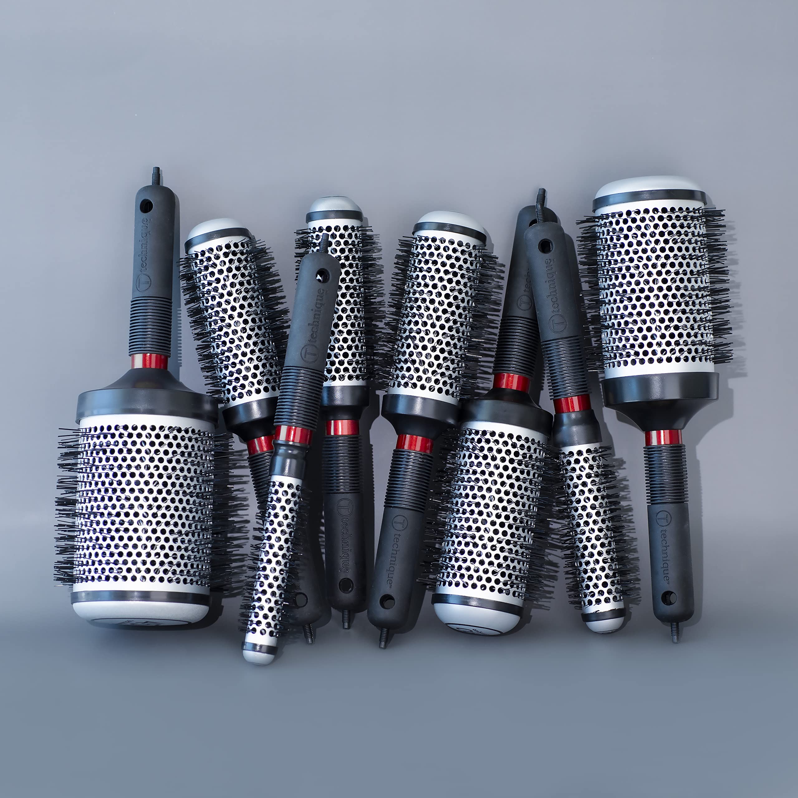 Cricket Technique #350 promotes moisture lock and shine through ionic bristles
