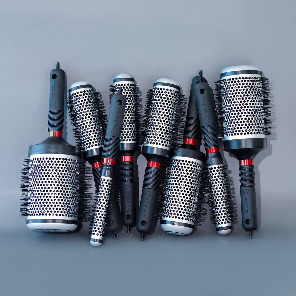 Cricket Technique #350 promotes moisture lock and shine through ionic bristles