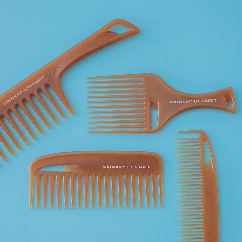 Cricket Ultra Smooth Hair Pick in-hand demonstrates comfortable grip and control