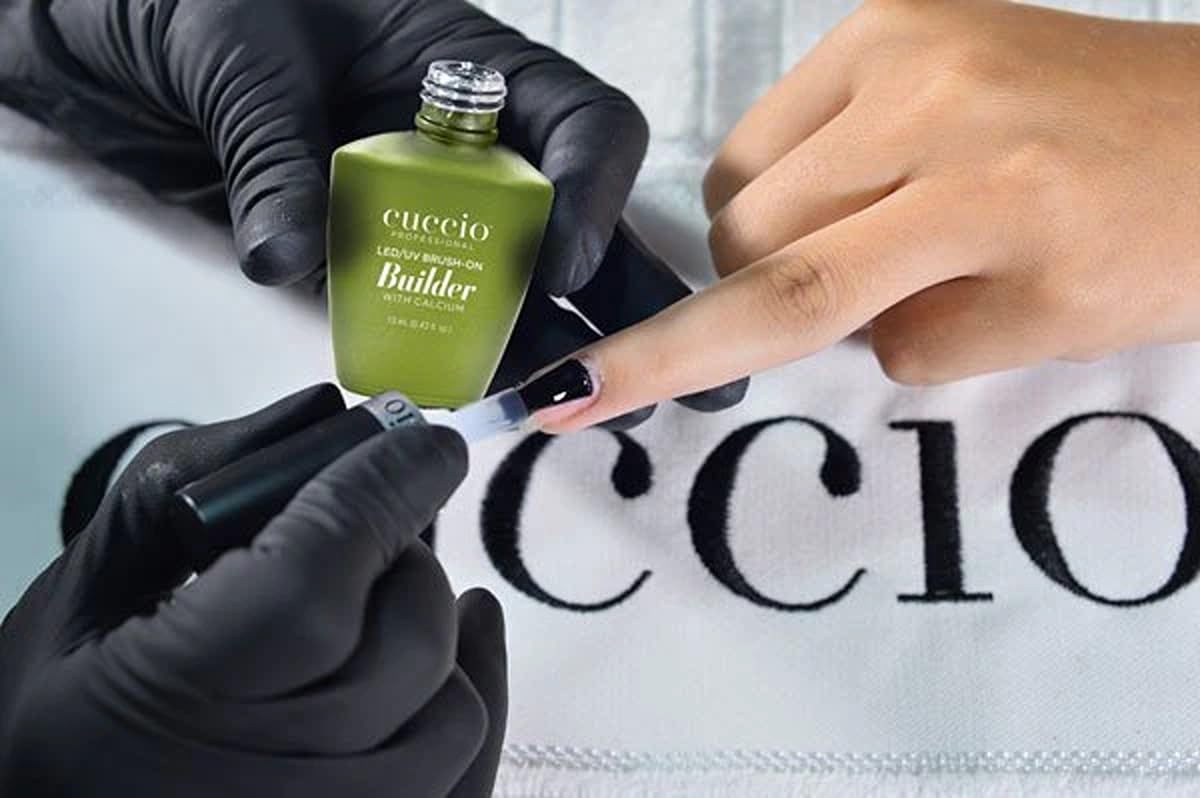 Cuccio Pro chip-resistant finish delivers lasting, high-shine manicures.