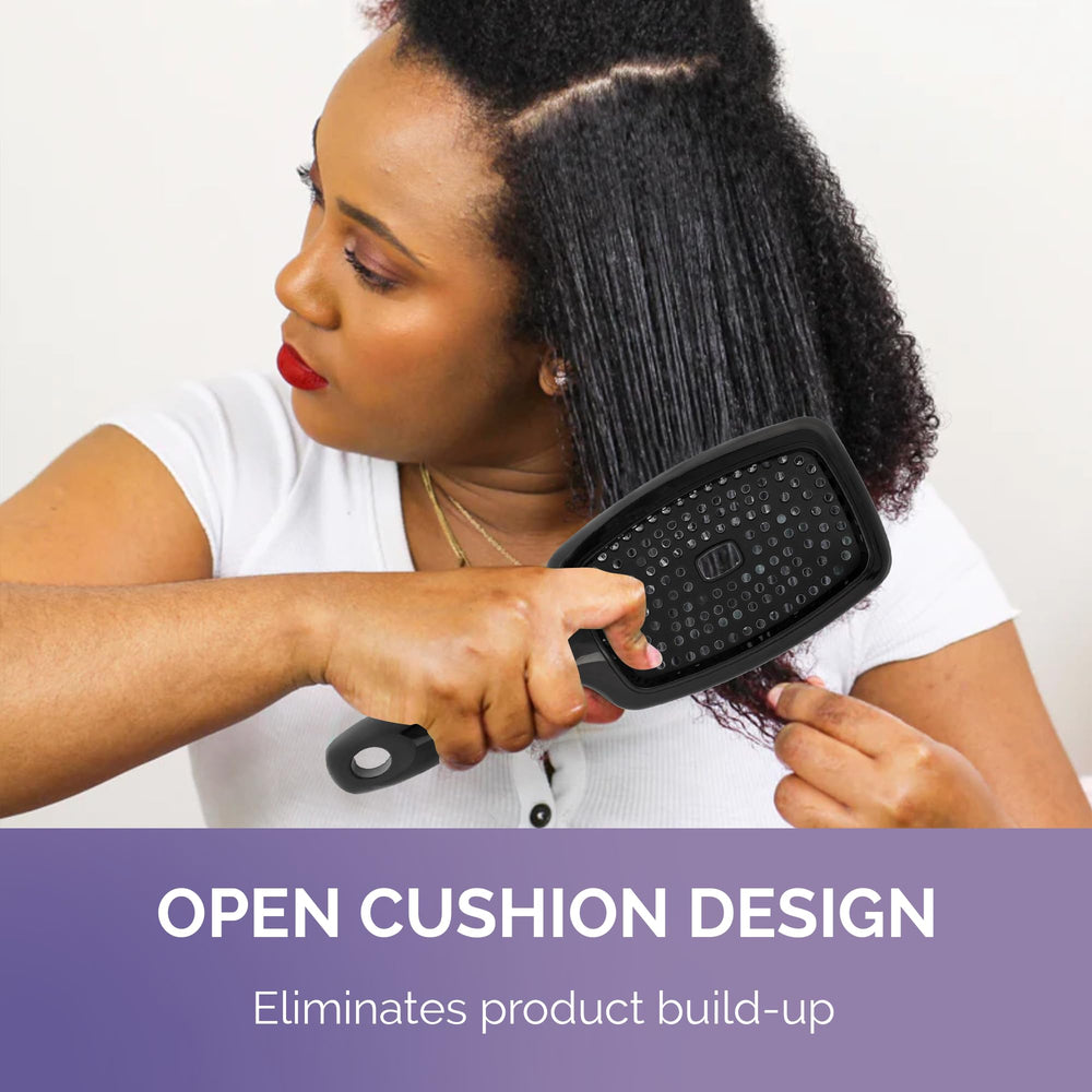 Detangling action on curly hair with cushion design.