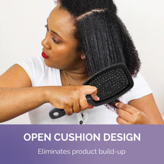Detangling action on curly hair with cushion design.