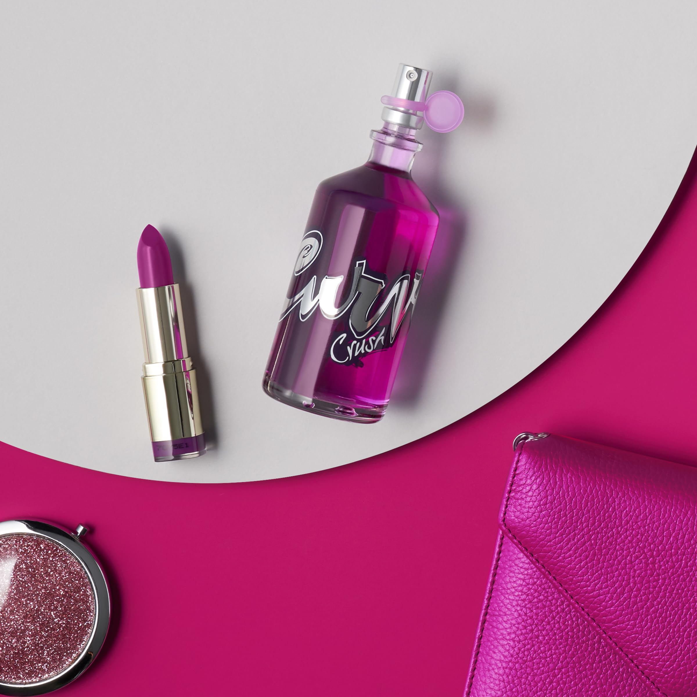 Curve Crush chai-latte orchid-vanilla note close-up for daily fragrance.