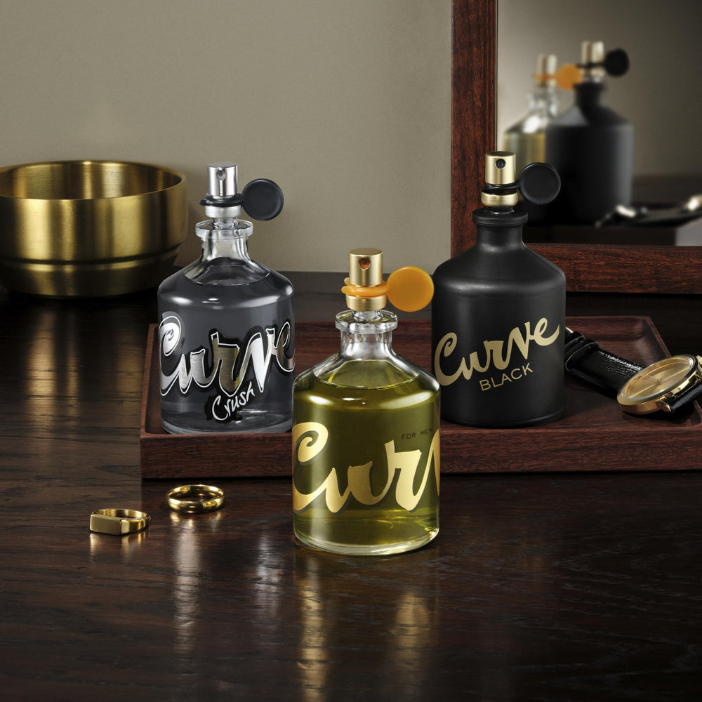 Curve Men's Cologne evokes adventurous moments during outdoor city strolls.
