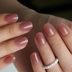 Curvlife daily-use nails promote reliable wear during typing and chores.