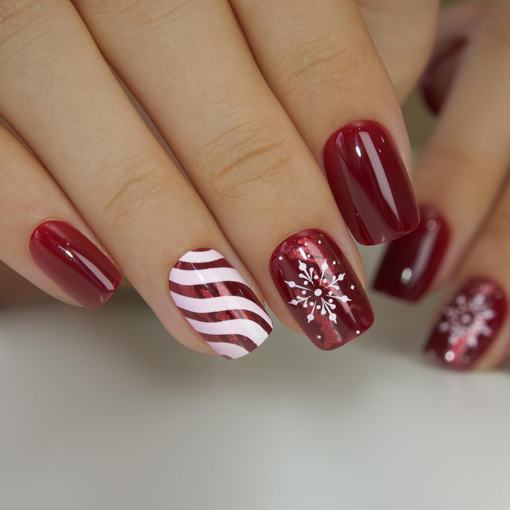 CurvLife Holiday Frost short nails kit for at-home manicures and quick style.