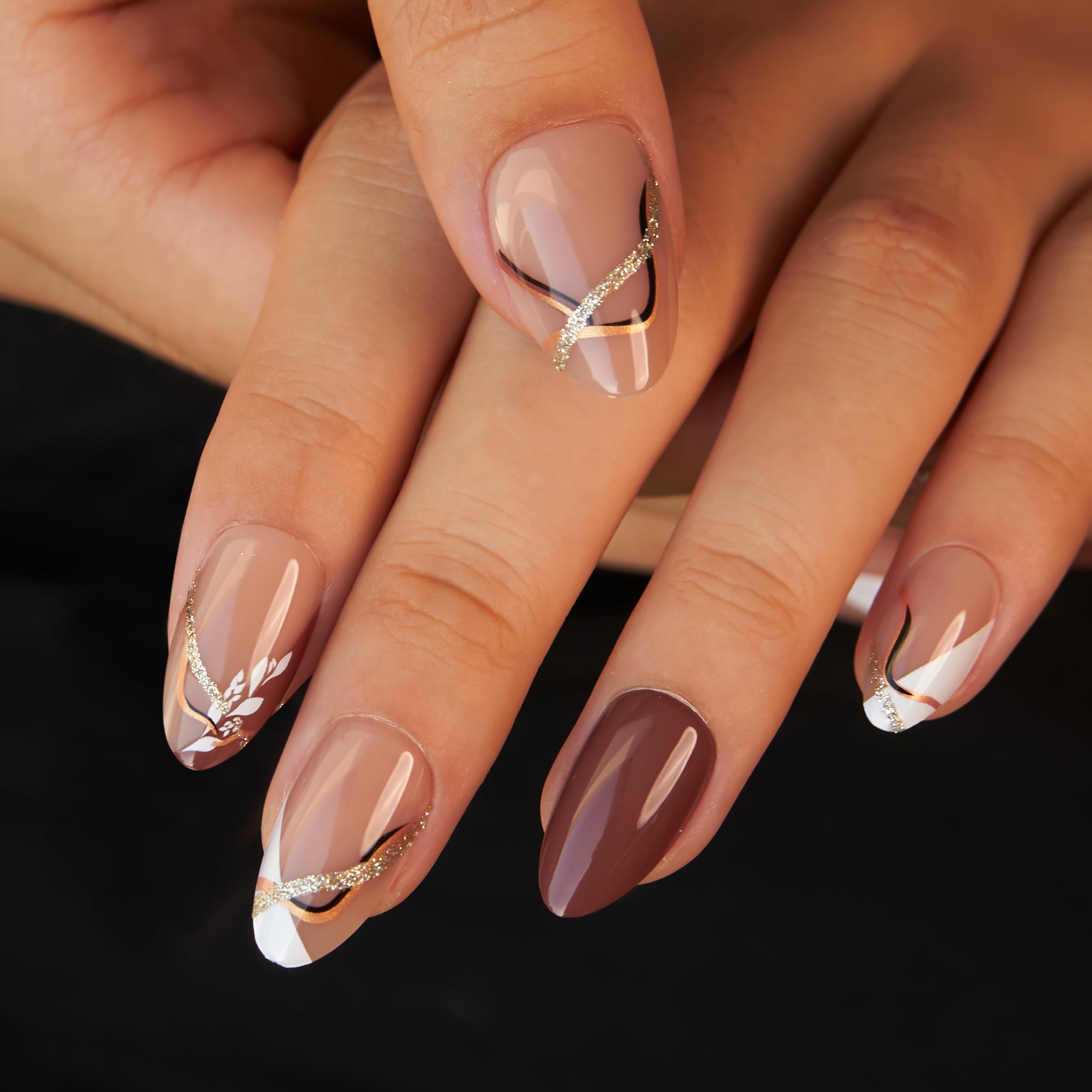 Curvlife kit contents include 30 gel tips with 15 sizes for a precise fit.