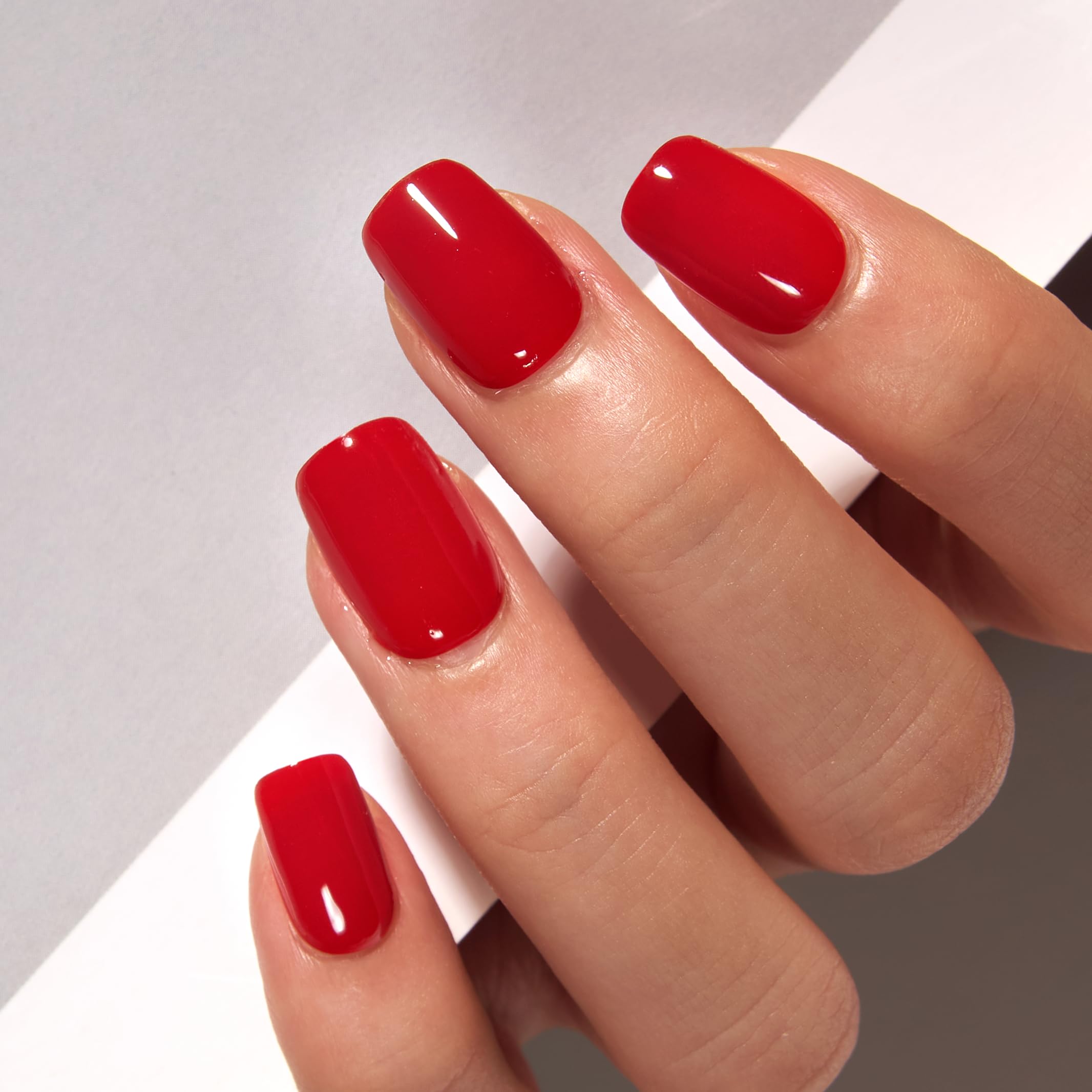 CurvLife nails on hand show natural look and comfortable fit.