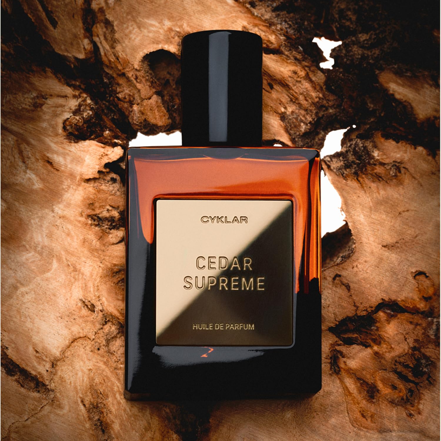 CYKLAR Close-up of fragrance application for easy layering