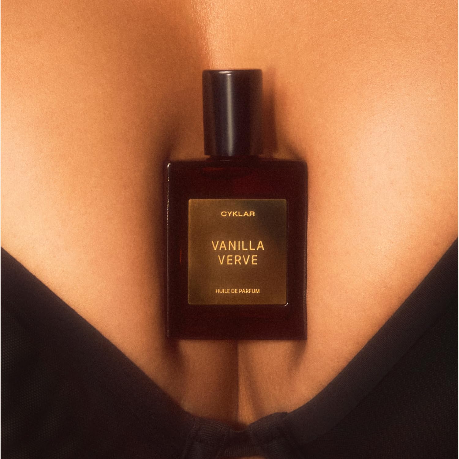 CYKLAR Vanilla Verve lifestyle shot shows day to night versatility.