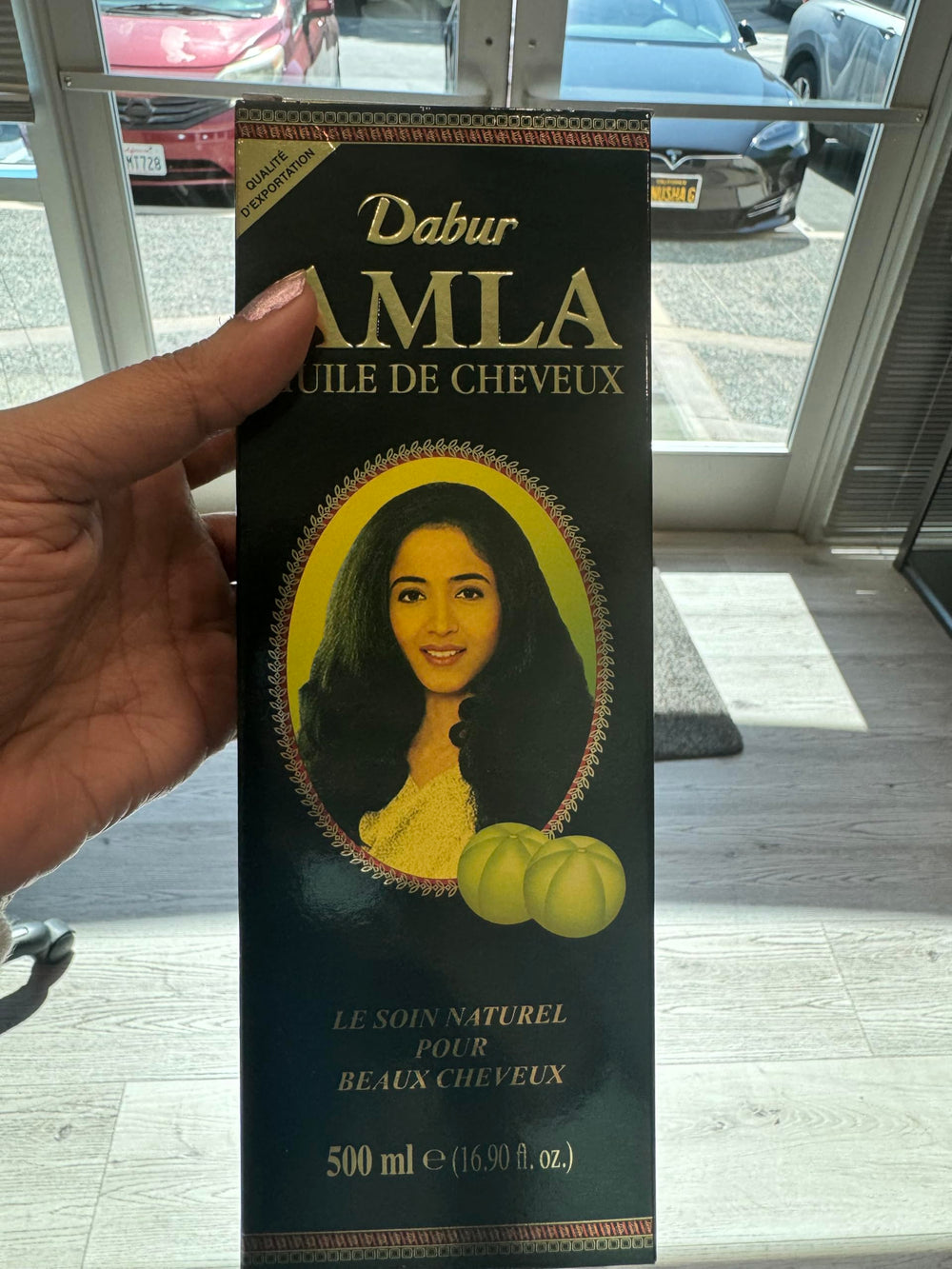 Dabur Amla Hair Oil bottle pour shows easy scalp nourishment application.