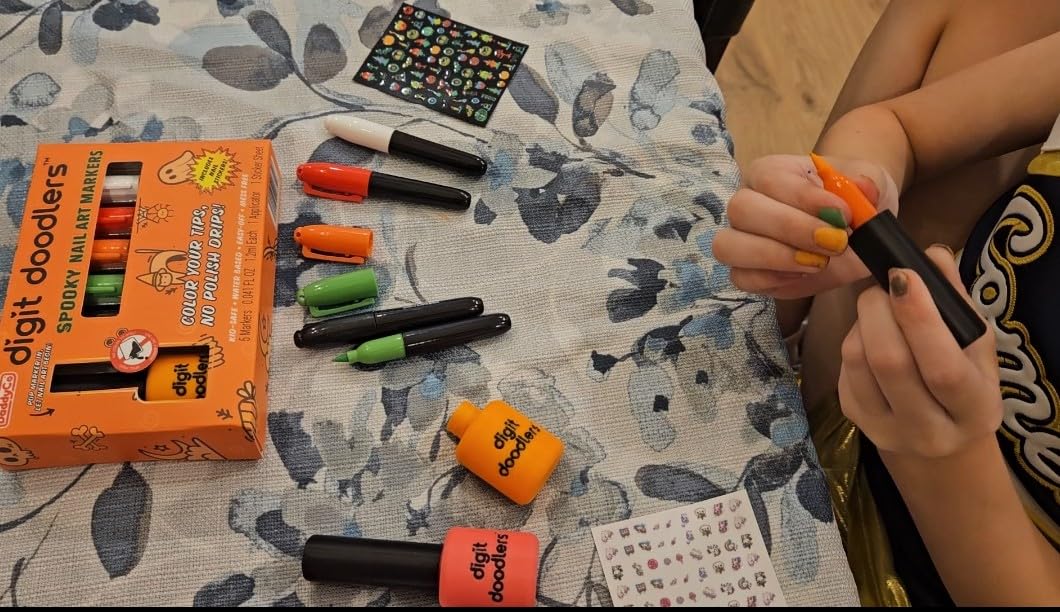 DaddyCo washable markers wash off easily with soap and water.