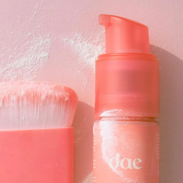 DAE Fairy Duster brush reveals smooth, natural-looking refresh without residue.