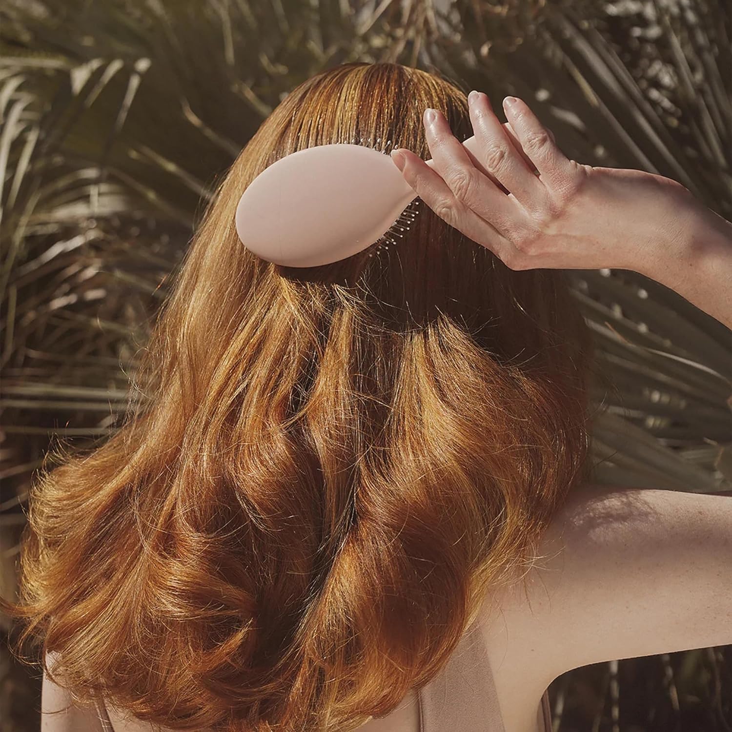DAE compact, travel-friendly brush ready for detangling on the go.