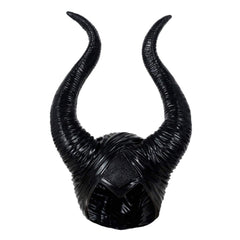Daisen horned cape adds a bold silhouette for Halloween and cosplay.