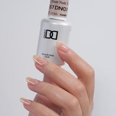 Daisy DND 857 Sheer Nude lacquer bottle with smooth finish preview.