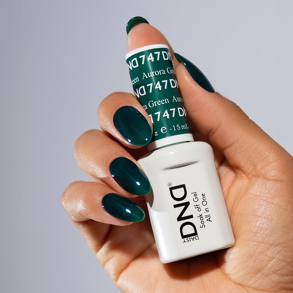 Daisy DND Auora Green lacquer bottle highlighting smooth cream texture for easy top-coat look