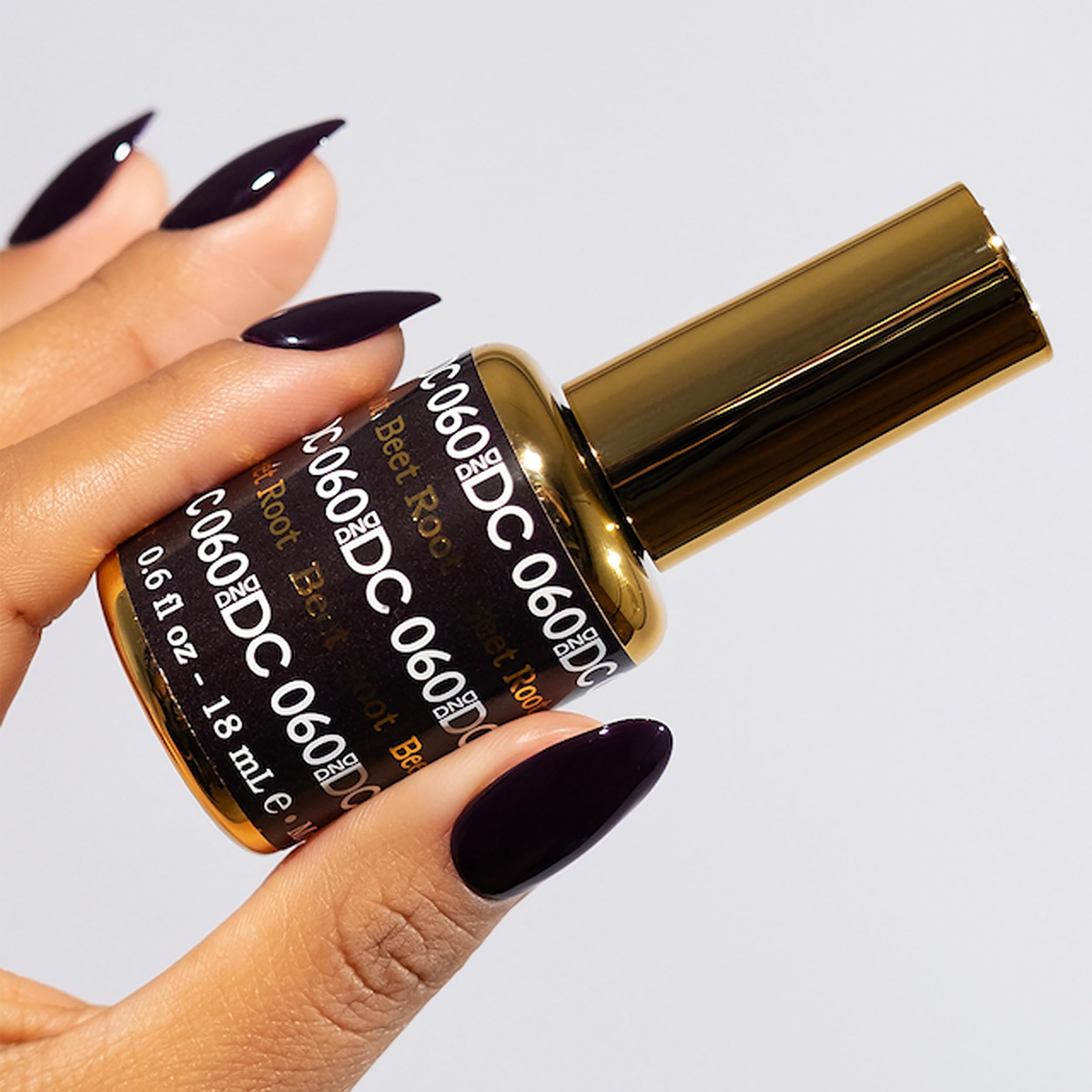 DAISY DND Beet Root nail lacquer bottle highlights a rich violet tone with chip-resistant finish.