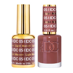 Daisy DND DC Brown Collection Light Macore bottle closeup showing rich pigment for durable manicure