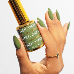 Daisy DND DC Safari 324 lacquer tube with color match for seamless manicure.