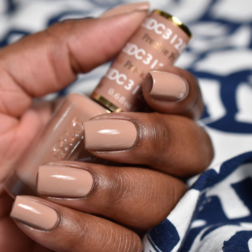 Daisy DND Deep Nude swatch shows creamy, wearable nude manicure