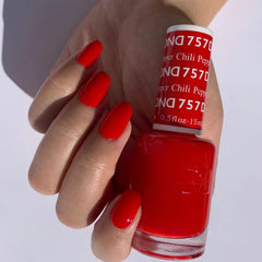 Daisy DND gel polish bottle-gel close-up shows true red pigment for bold nail looks