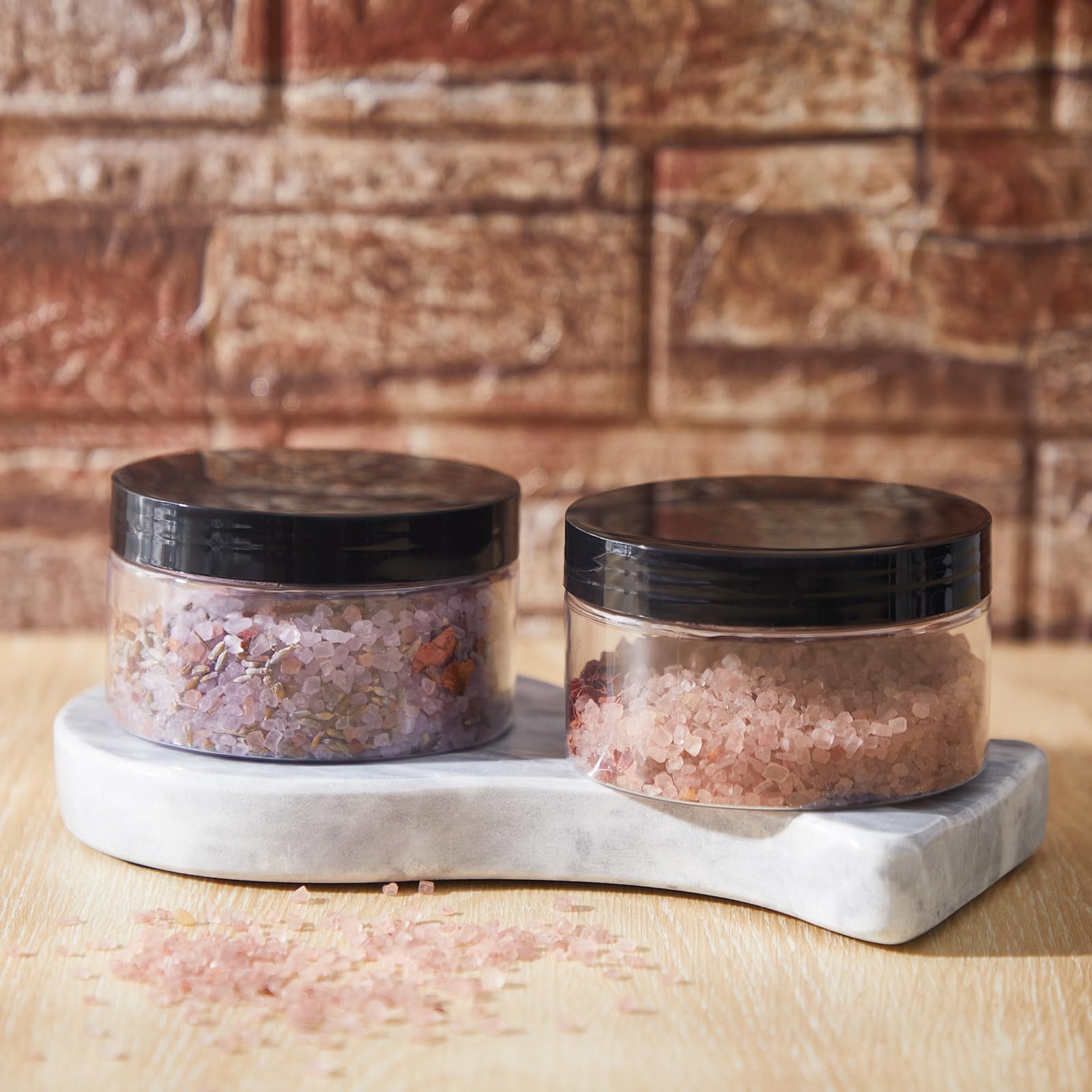 Dandat travel-friendly PET jars are lightweight and durable.