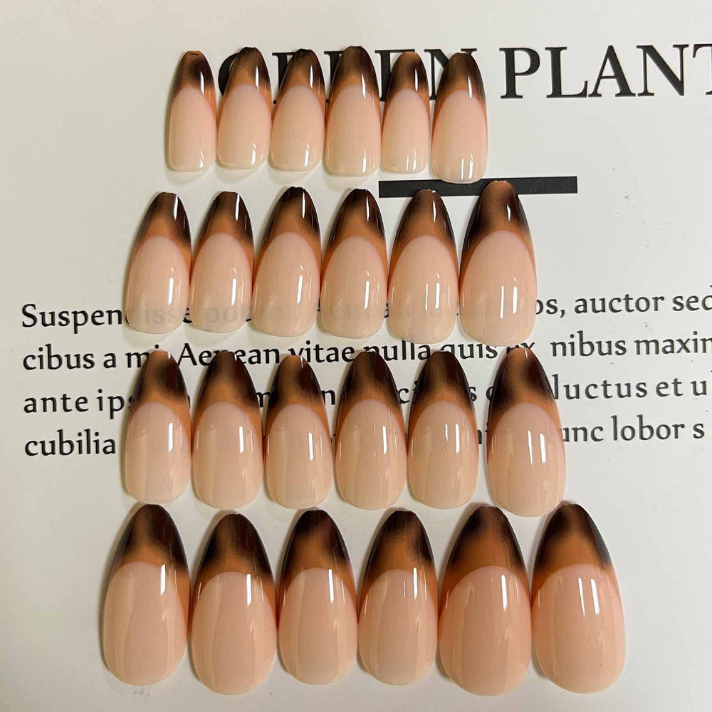 DANMANR leopard-printed nails offer party-ready, fast-glam manicure.