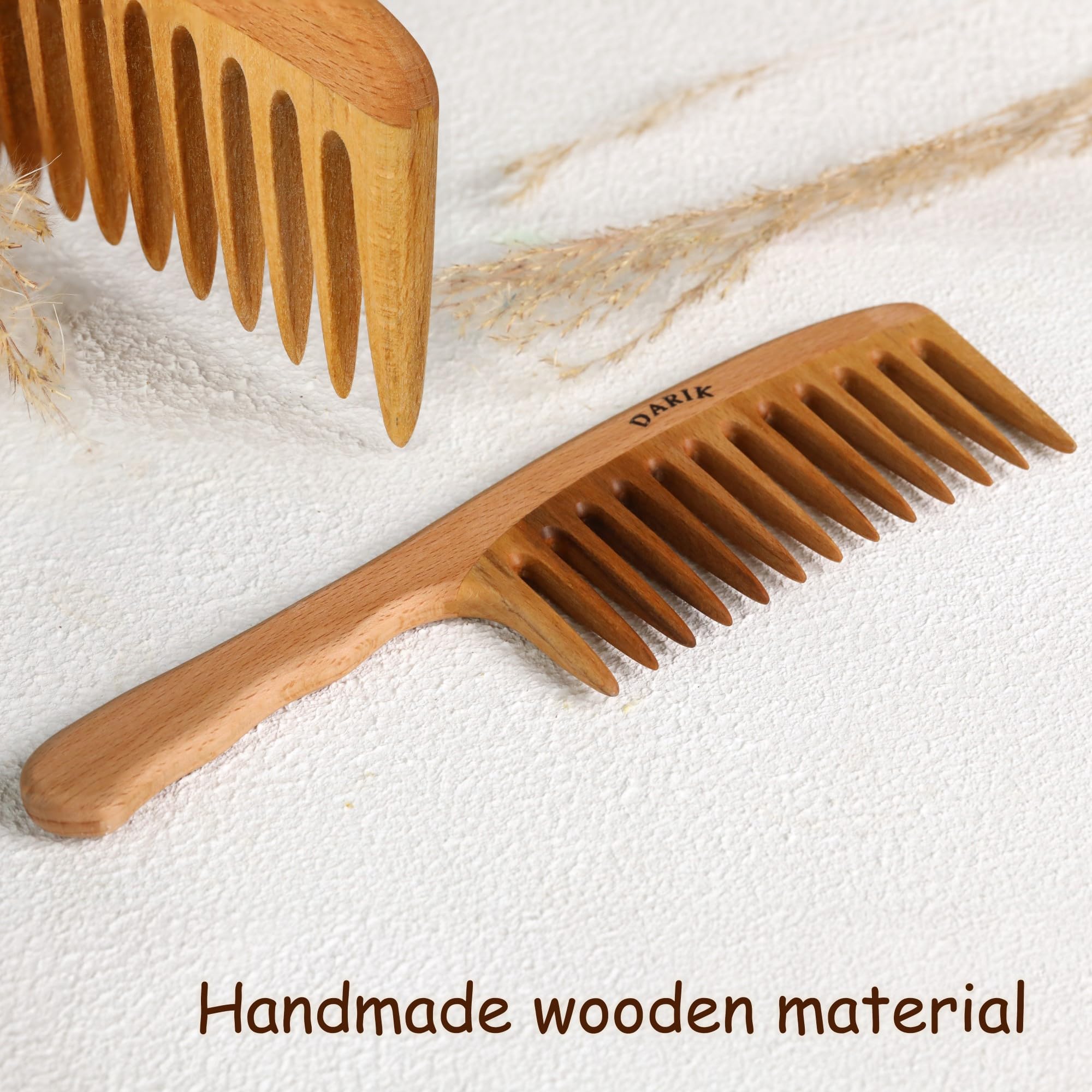 Darık Profesyonel Ahşap anti-static comb works for frizz-free styling on various hair types.
