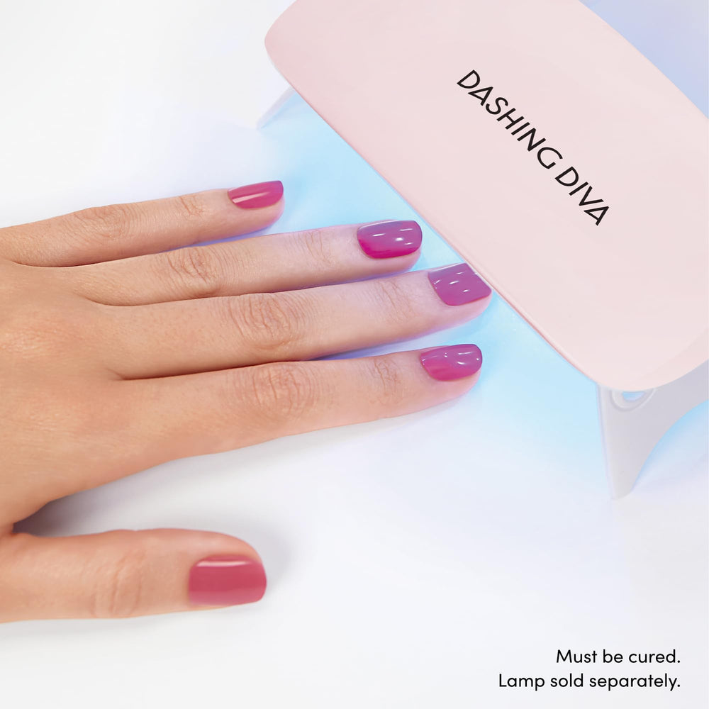 Dashing Diva Glaze Pearly Whites color with light-reflecting particles for mirror shine.