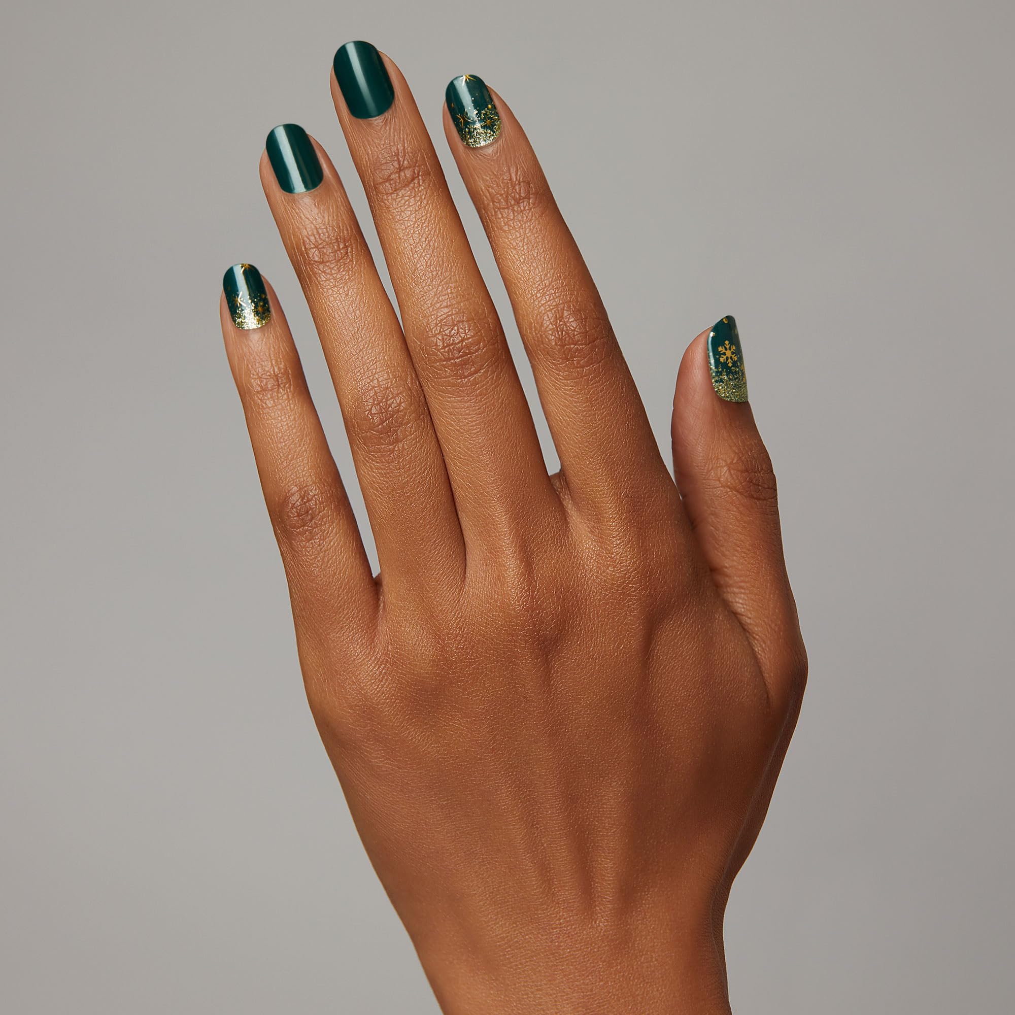 Dashing Diva Gloss Nail Strips starry accents provide festive flair with durable, long-lasting wear.