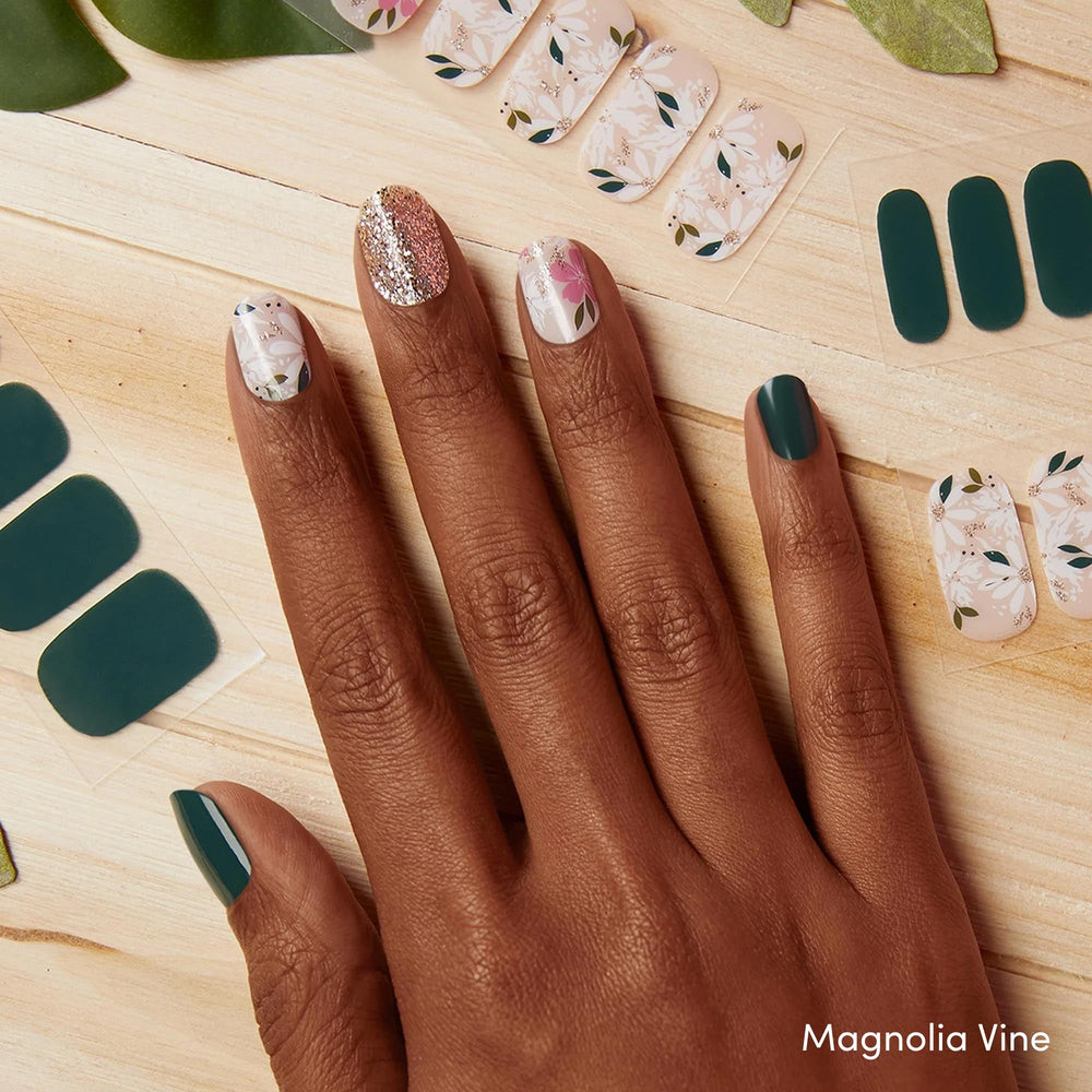 Dashing Diva Winter Florals packaging highlights easy, no-dry-time application.