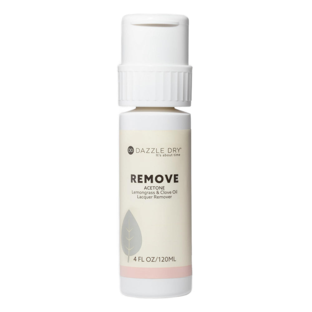 Dazzle Dry Remove retira esmalte suavemente con algodón.