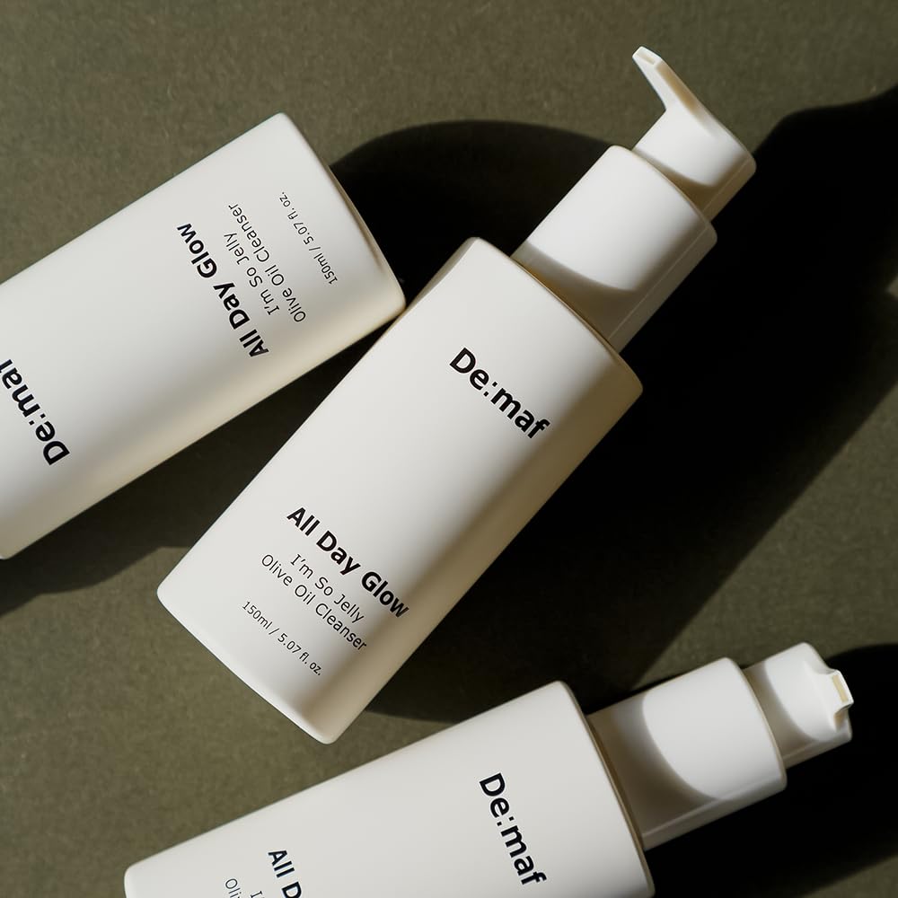 De:maf All Day Glow anti-irritation formula supports daily use on sensitive or oily skin