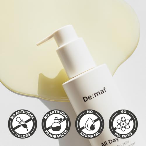 De:maf All Day Glow jelly cleanser delivers a hydrating finish with no greasy residue