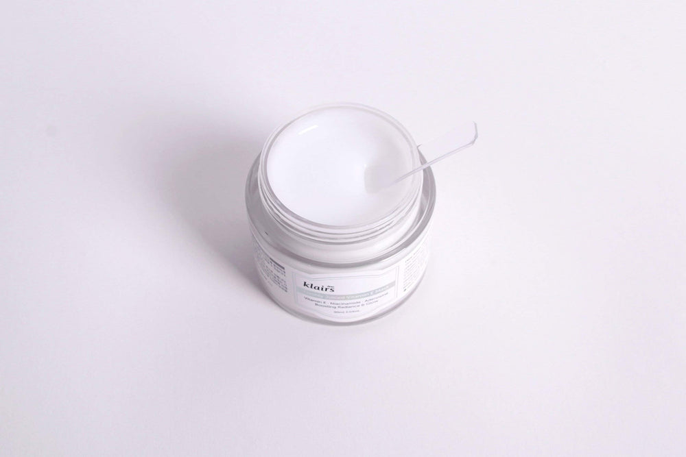 DearKlairs Freshly Juiced Vitamin E Mask texture close-up highlights pudding-like gel