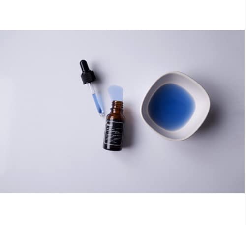 DearKlairs Midnight Blue serum texture close-up highlights a light, fast-absorbing feel.
