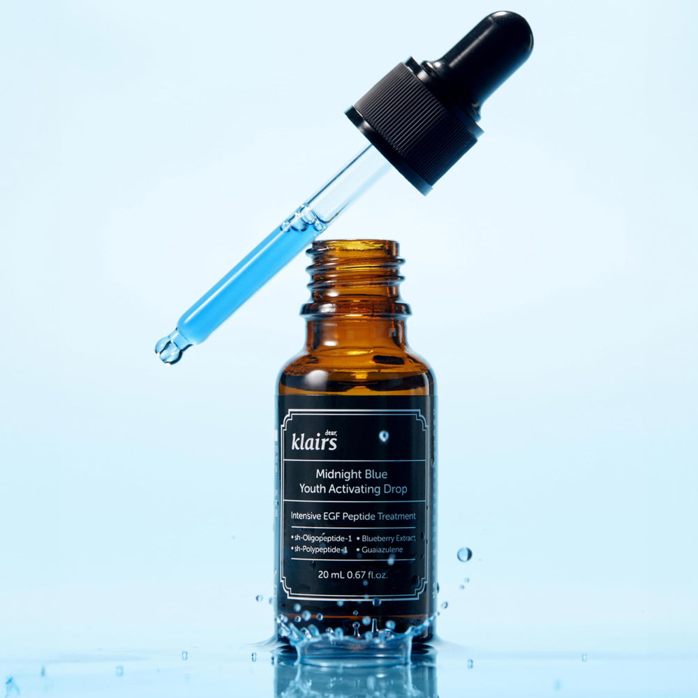 DearKlairs Midnight Blue watery absorption on skin demonstrates fast-penetrating hydration.