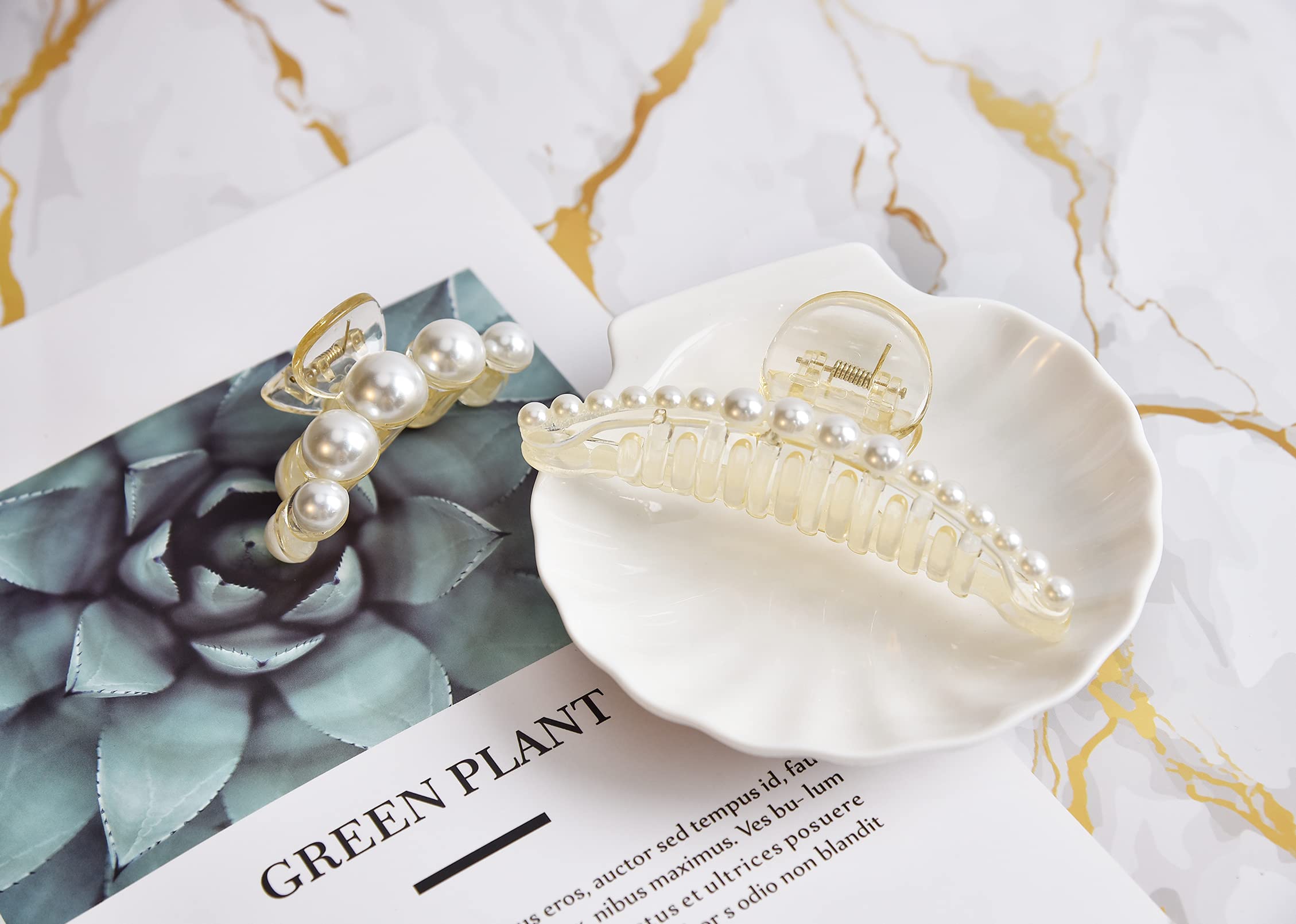 DEEKA spring-loaded hair clip close-up emphasizes balanced tension and comfort