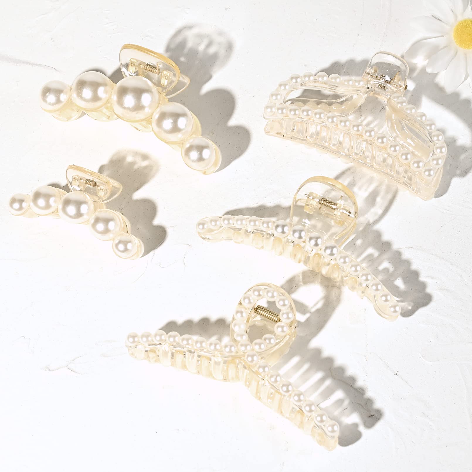 DEEKA thick-hair holding clip close-up illustrates dependable grip for bulky hair