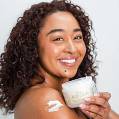 DELÚVIA Miracle Aloe Cream on the face application with smooth, soothing coverage.