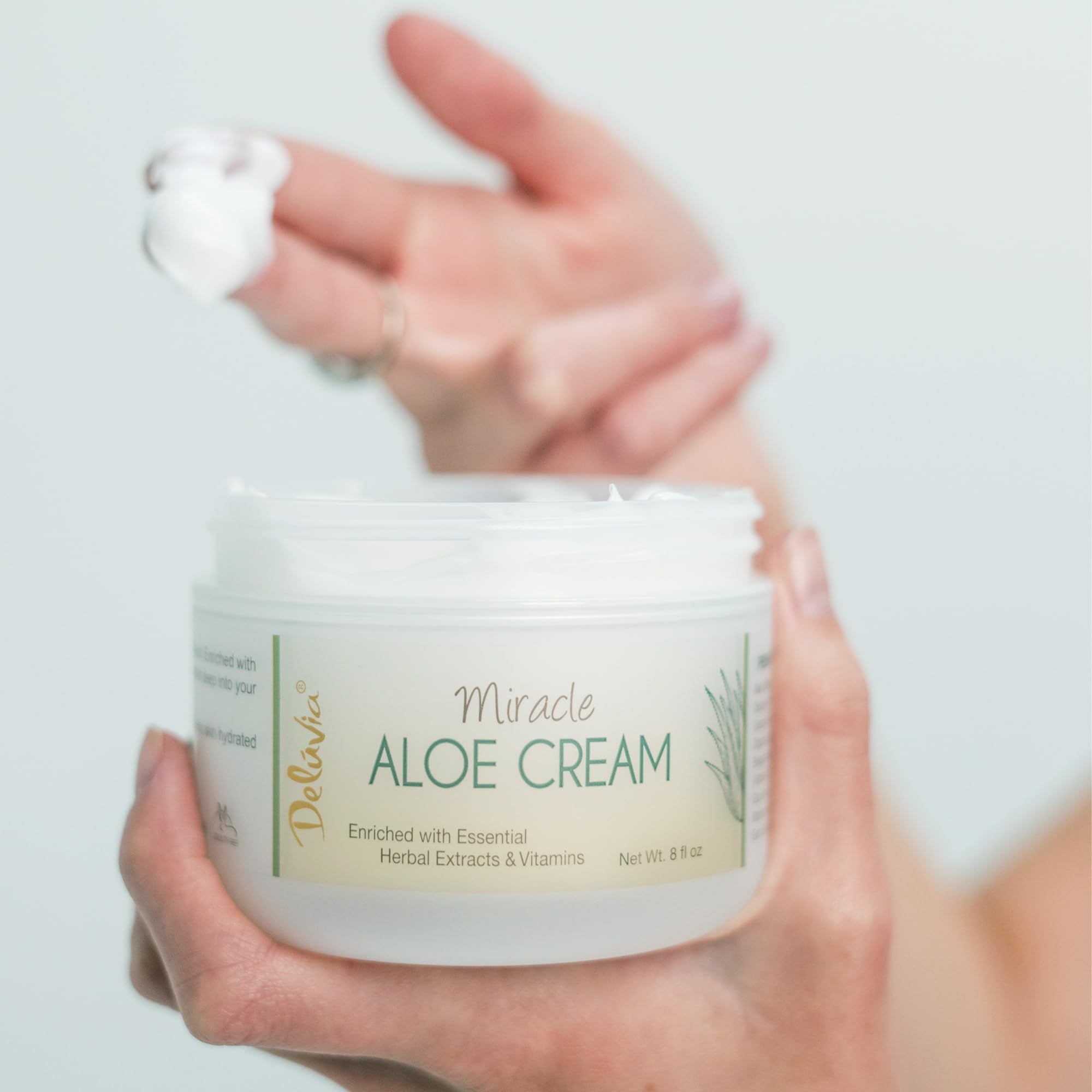 Delúvia Miracle Aloe Cream, aloe vera orgánica y vitamina E para hidratación profunda.