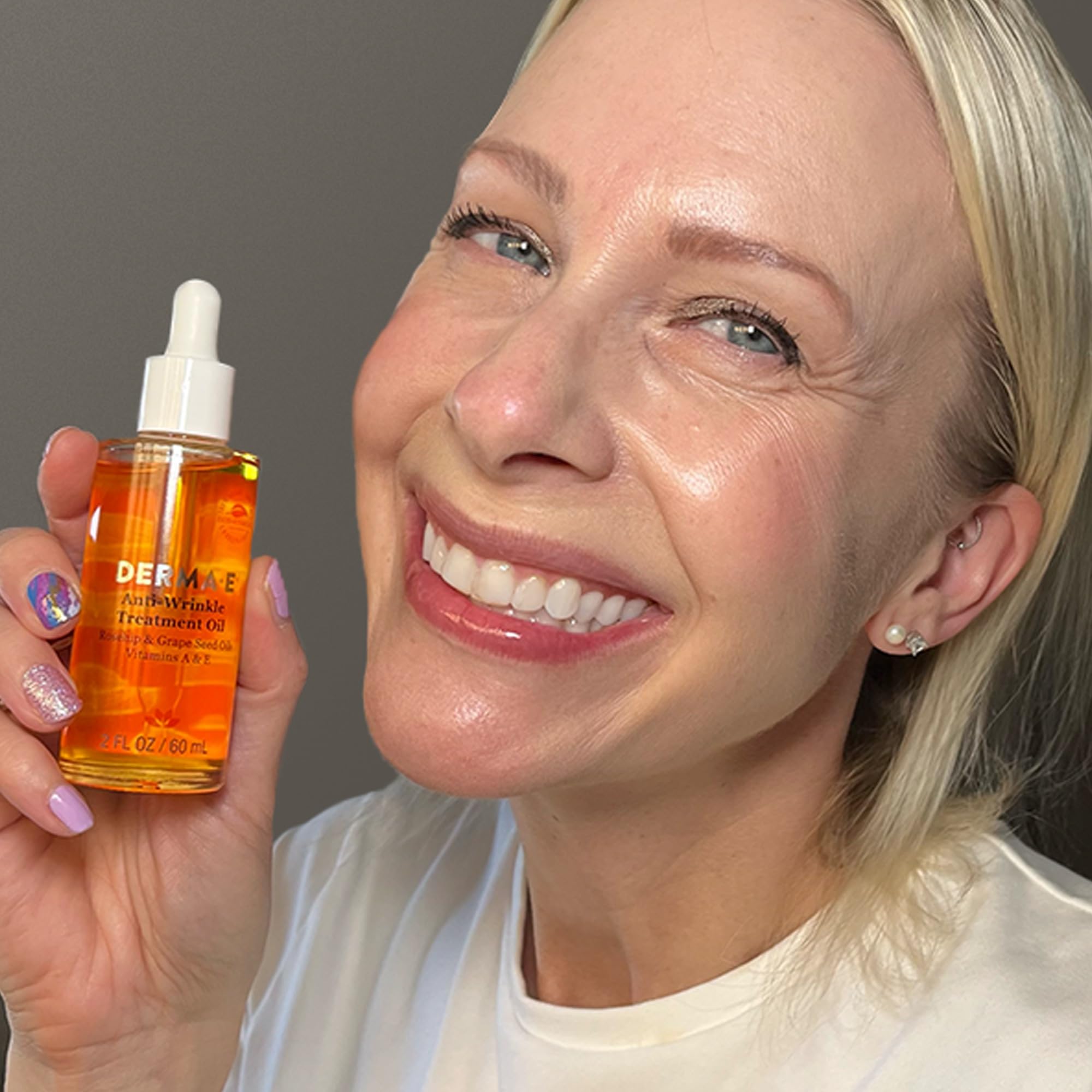 Derma E Anti-Wrinkle Treatment Oil dropper pouring, quick-absorbing base for daily use