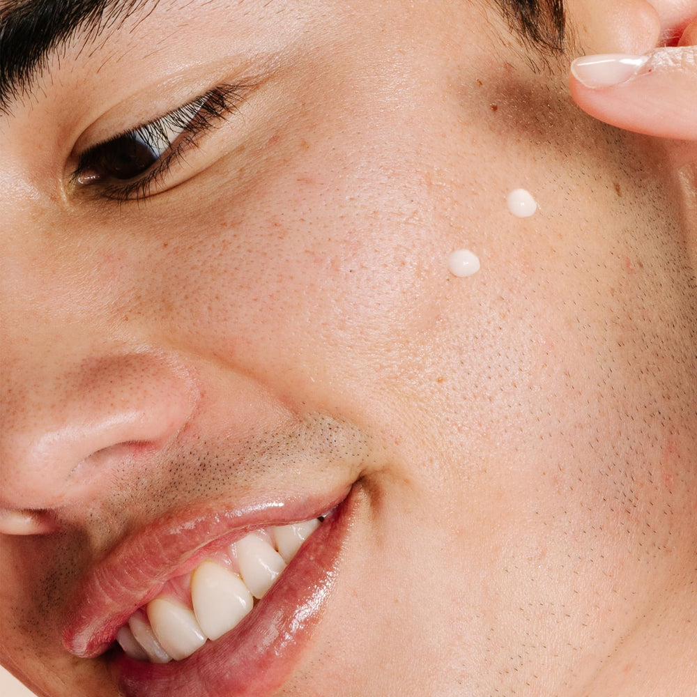 Dermalogica Clear Start Hyaluronic Acid Aqua Jelly showing hydrating, cooling texture.