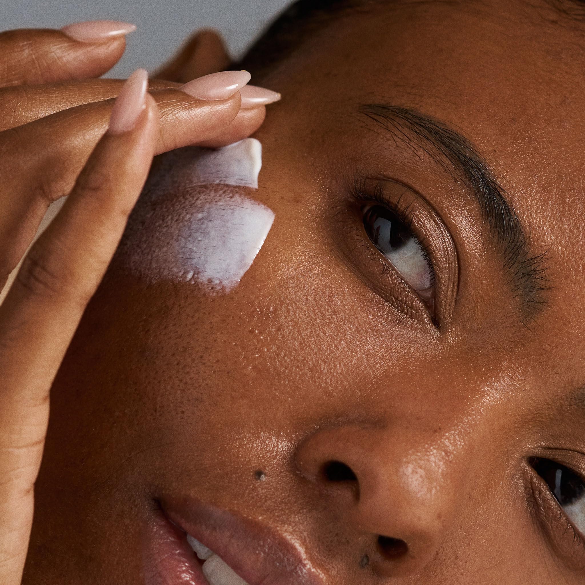 Dermalogica Invisible Physical Defense SPF30 with screens to emphasize blue light defense