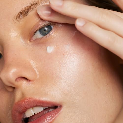 Dermalogica Phyto Nature matcha butter provides creamy hydration for the eye skin.