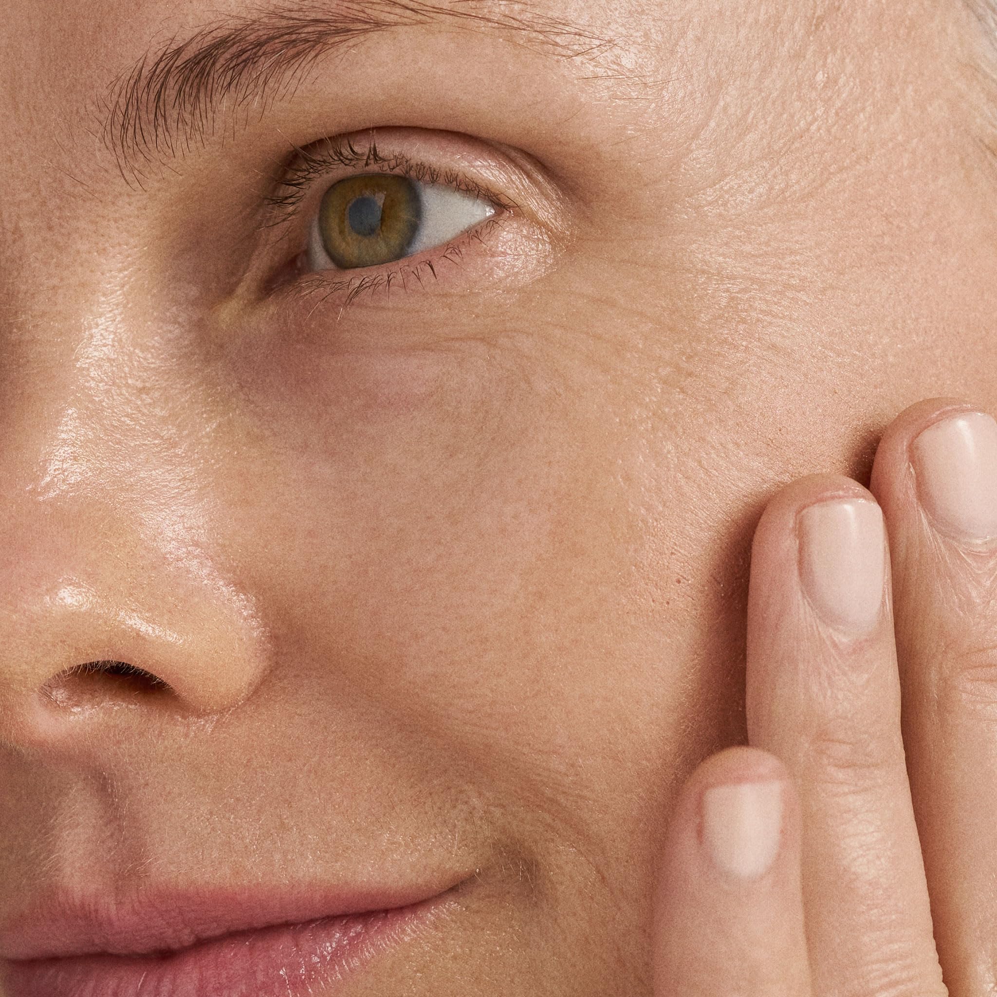 Dermalogica Skinperfect Primer SPF30 packaging close-up communicates premium base prep benefits