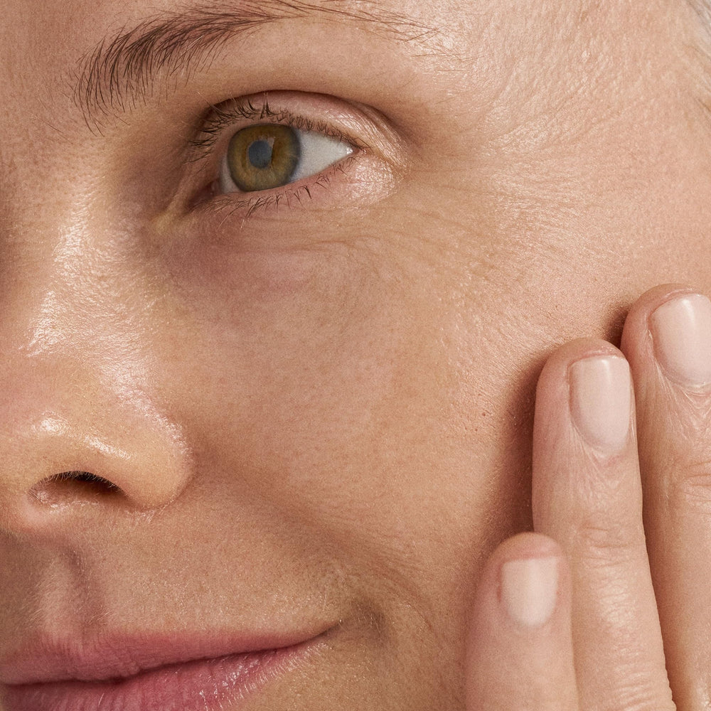 Dermalogica Skinperfect Primer SPF30 packaging close-up communicates premium base prep benefits