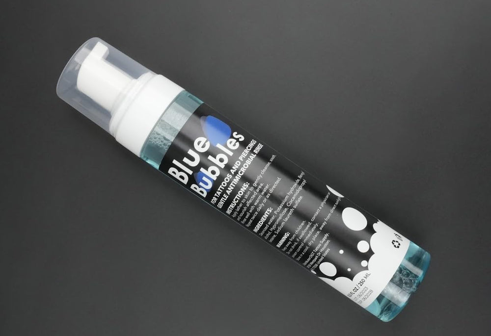 DGT Tattoo Blue Bubbles, aplicacion-suave para purificar la piel antes de tatuajes o piercings.